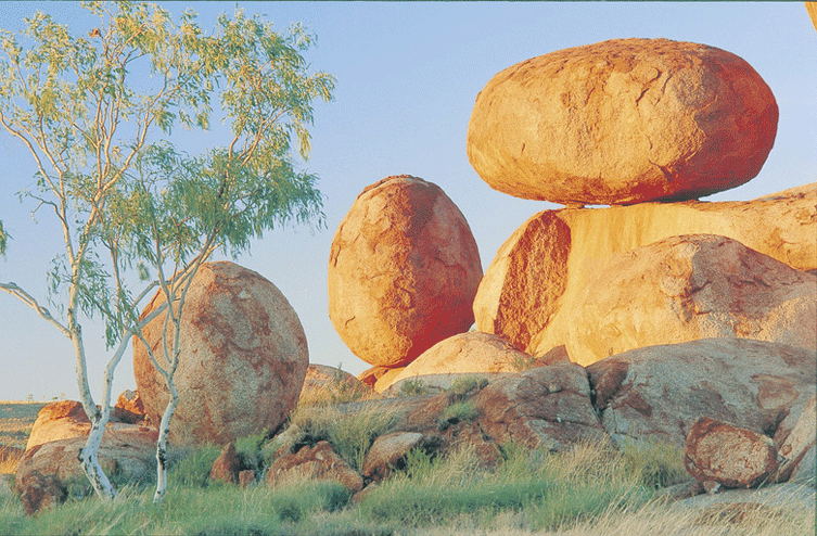 Karlu Karlu / Devils Marbles are clusters of mysterious rock .